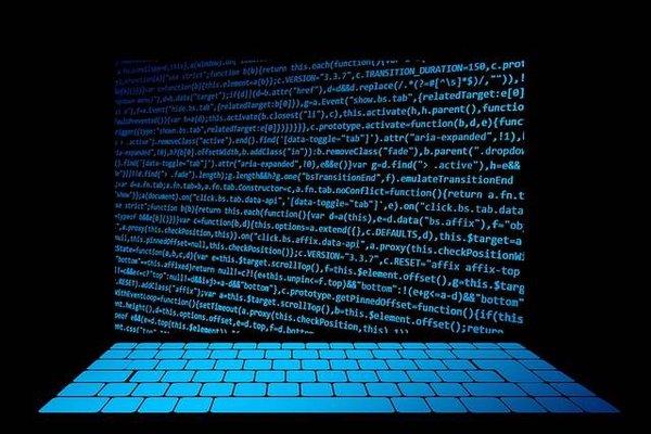 Comment devenir développeur web : les compétences clés à acquérir et les étapes à suivre pour réussir dans ce domaine